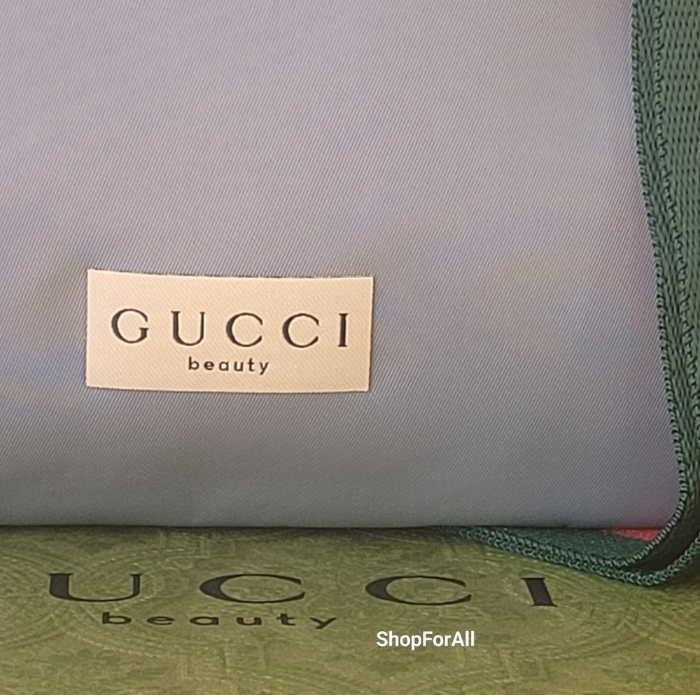Gucci Green Toiletry Bag with Structured Shape and Gold Hardware - Picture 10 of 16